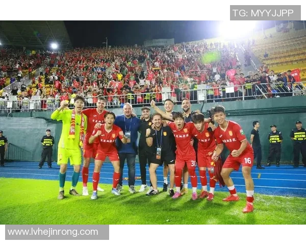 体育院校培养的足球明星们如何在职业生涯中崭露头角与成就辉煌