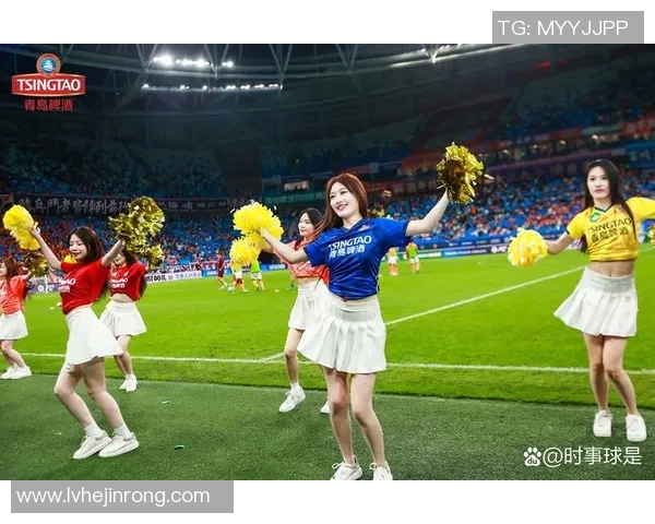 足球明星亲临现场观赏精彩表演共享激情时刻与粉丝互动乐趣